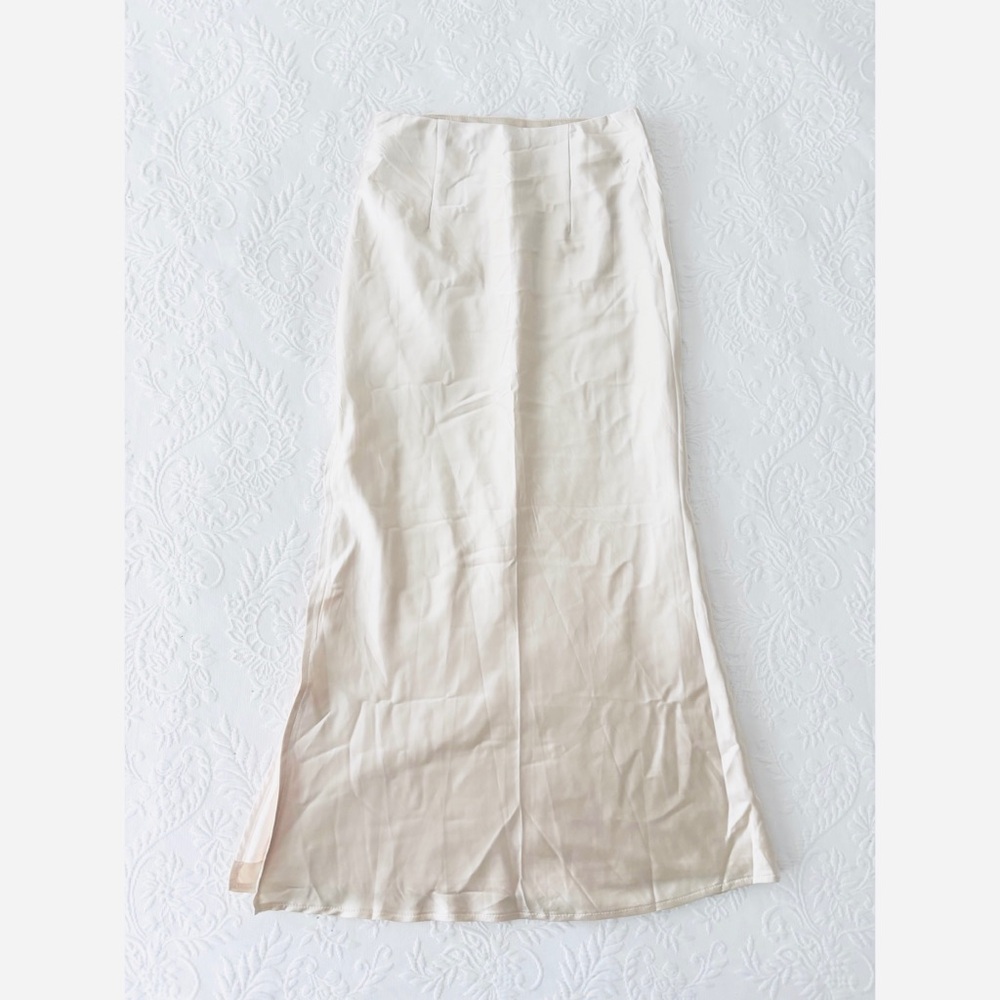 NWOT Lulus Chic Wishes Champagne Satin Midi Skirt XSmall - Picture 4 of 8